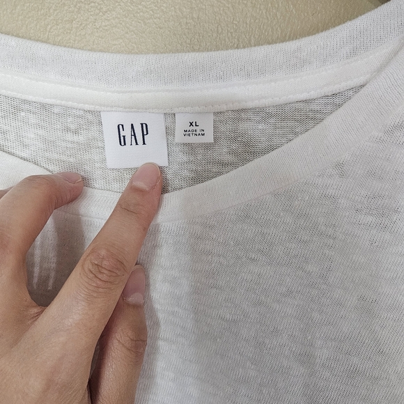 GAP Women's Classic White Short Sleeve Tee - Picture 3 of 8